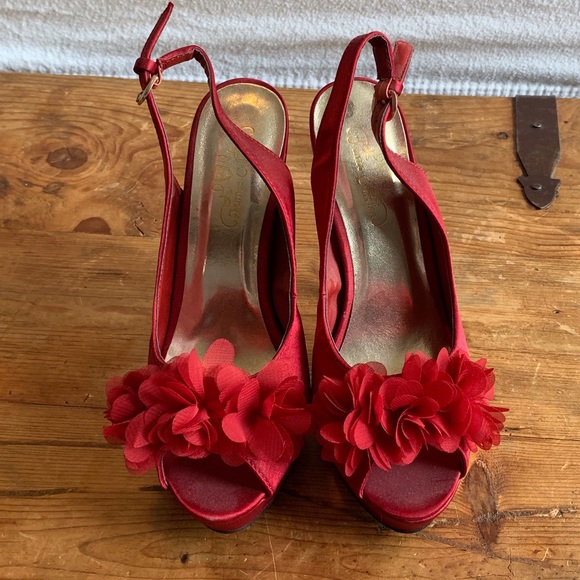 Journee Collection red wine stilettos flower toe - Picture 5 of 5